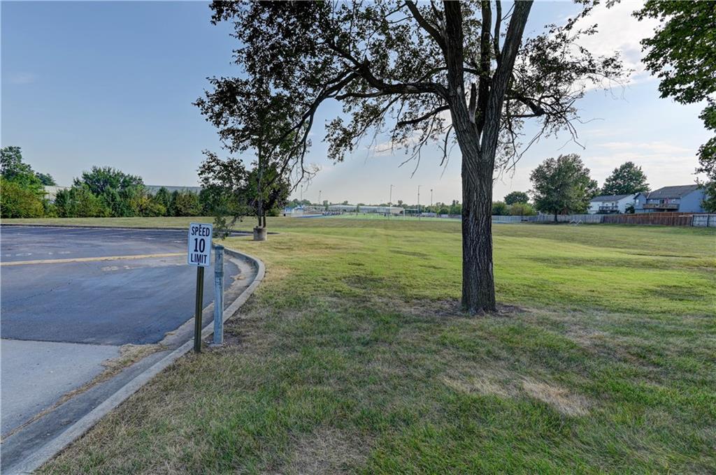 Lee's Summit, Missouri 64081, United States, 4 Bedrooms Bedrooms, ,3 BathroomsBathrooms,Residential,Pending,209951