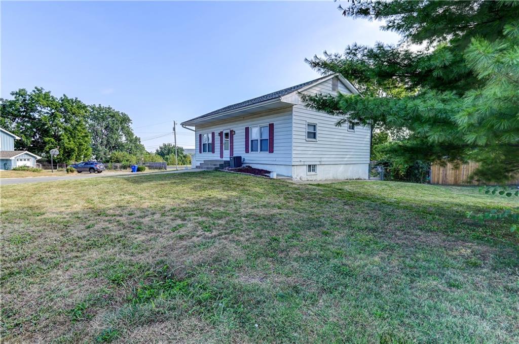 Lee's Summit, Missouri 64081, United States, 4 Bedrooms Bedrooms, ,3 BathroomsBathrooms,Residential,Pending,209951