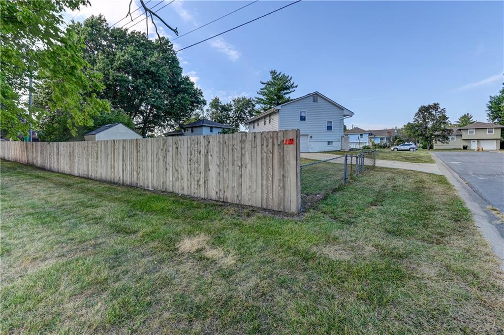 Lee's Summit, Missouri 64081, United States, 4 Bedrooms Bedrooms, ,3 BathroomsBathrooms,Residential,Pending,209951