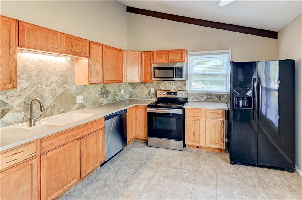 Lee's Summit, Missouri 64081, United States, 4 Bedrooms Bedrooms, ,3 BathroomsBathrooms,Residential,Pending,209951