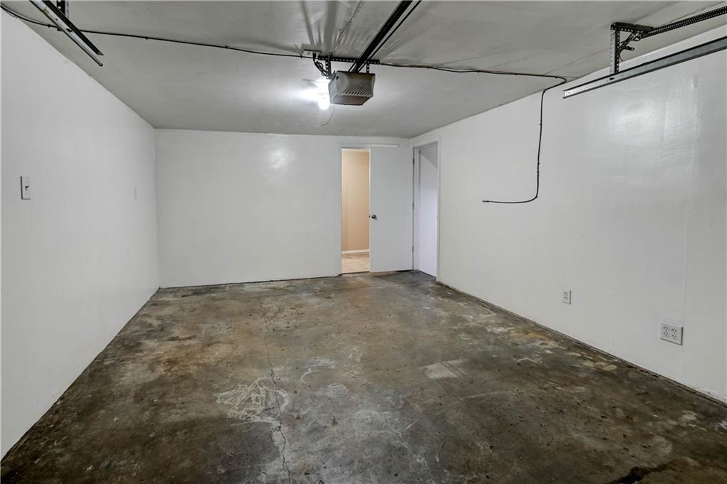 Lee's Summit, Missouri 64081, United States, 4 Bedrooms Bedrooms, ,3 BathroomsBathrooms,Residential,Pending,209951