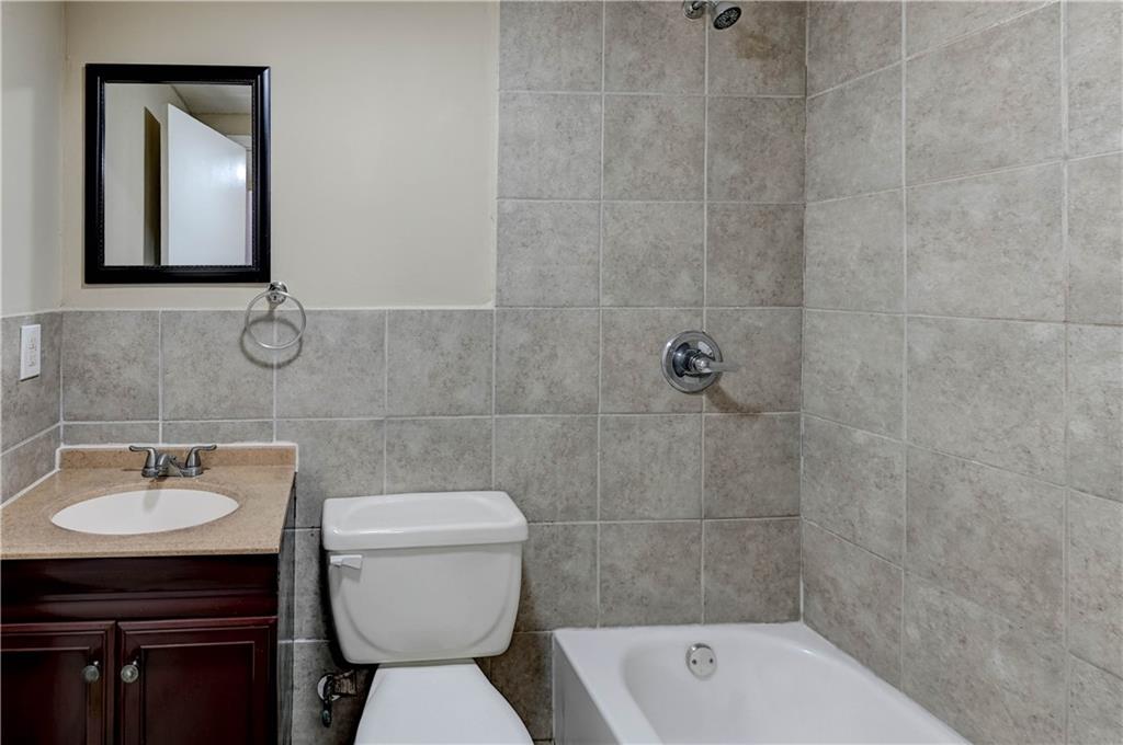 Lee's Summit, Missouri 64081, United States, 4 Bedrooms Bedrooms, ,3 BathroomsBathrooms,Residential,Pending,209951