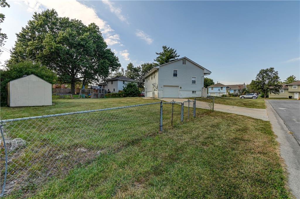 Lee's Summit, Missouri 64081, United States, 4 Bedrooms Bedrooms, ,3 BathroomsBathrooms,Residential,Pending,209951