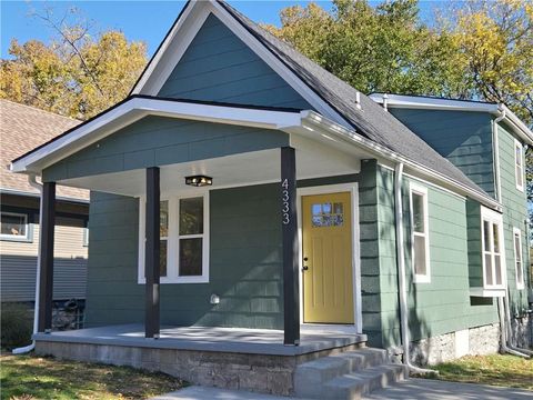 Photo of 4333 Tracy Avenue, Kansas City, MO 64110 (MLS # 2584577)