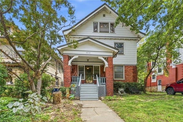 3215 CENTRAL ST, KANSAS CITY, MO 64111 - Image 9da58e9f9a5d044fe514dffed9da43be/3273133243