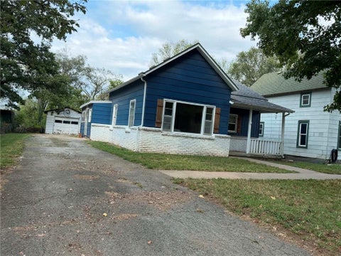 Photo of 736 S Clark Street, Fort Scott, KS 66701 (MLS # 2644093)
