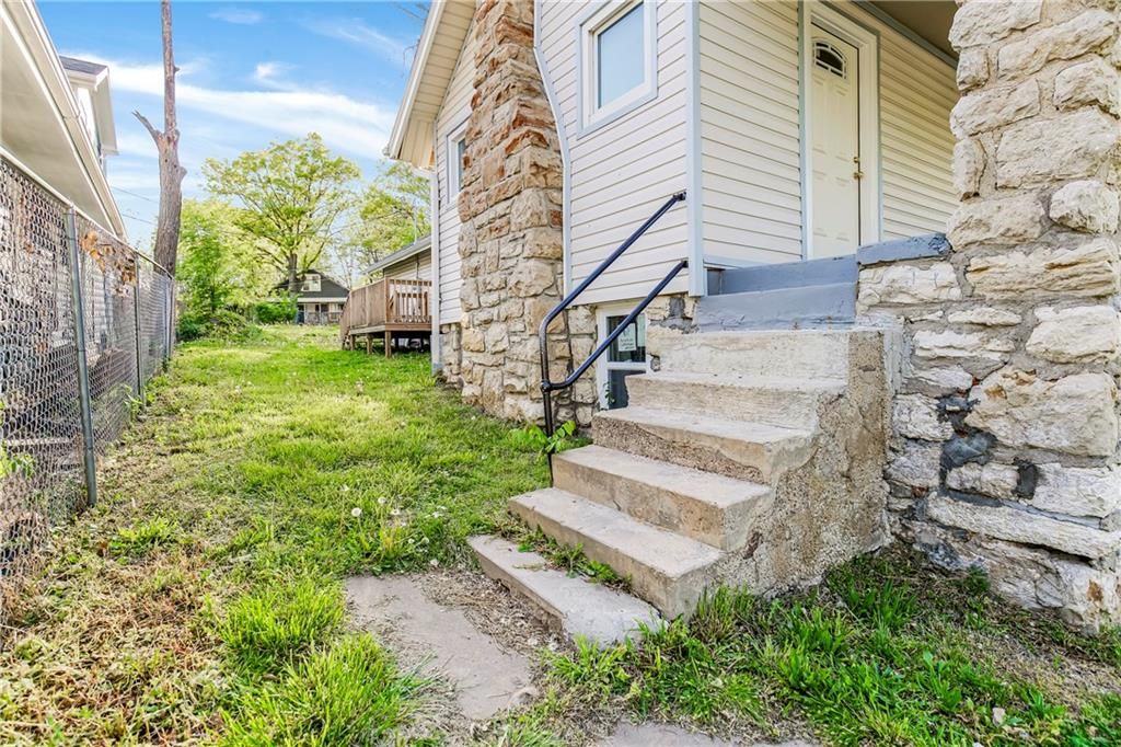 Photo of 2722 Raytown Road, Kansas City, MO 64128 (MLS # 2591876)