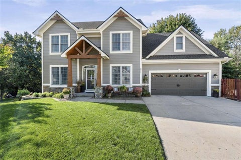 Photo of 211 Surrey Court, Smithville, MO 64089 (MLS # 2646747)