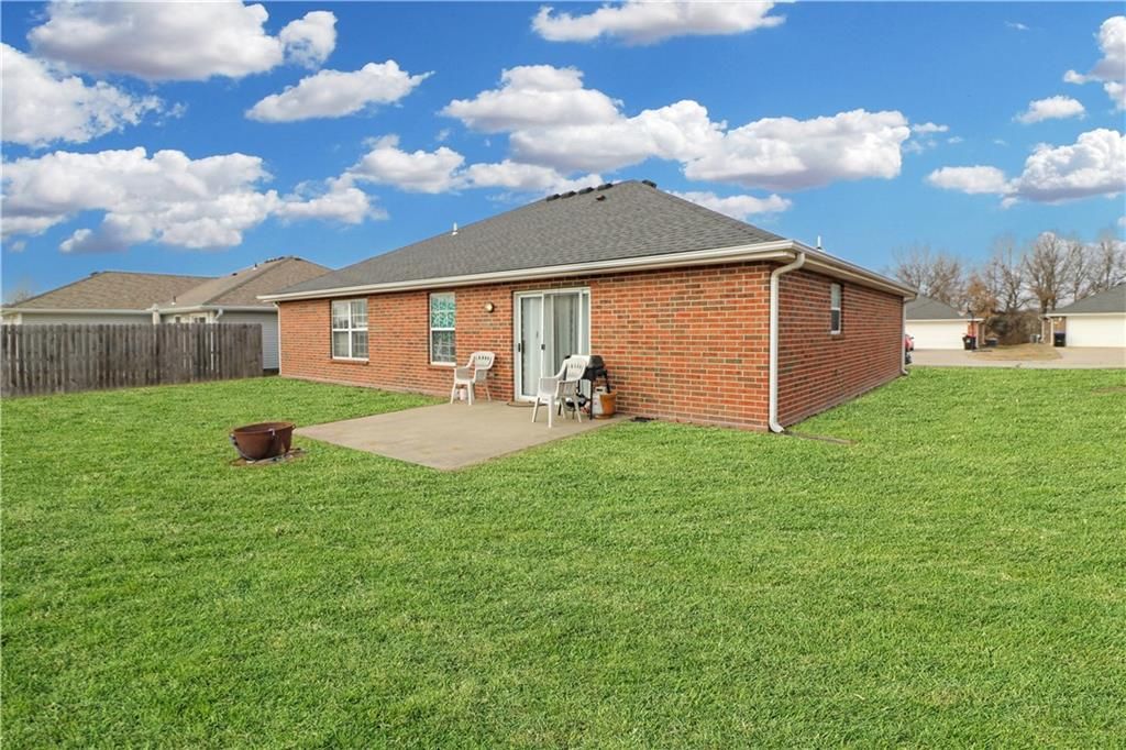 Photo of 1722 Sunset Drive, Warrensburg, MO 64093 (MLS # 2599110)