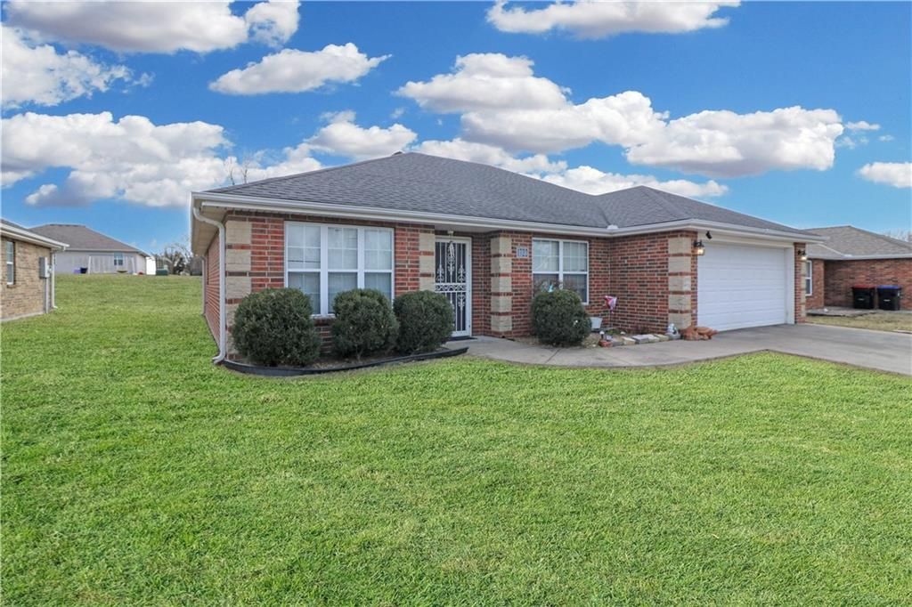 Photo of 1722 Sunset Drive, Warrensburg, MO 64093 (MLS # 2599110)