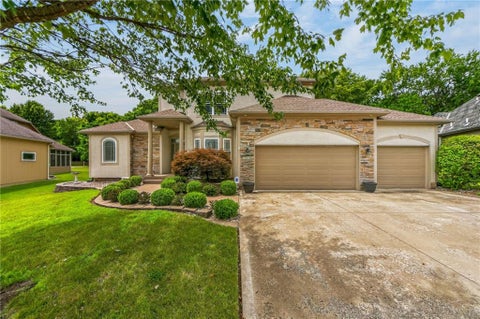 Photo of 2529 SW Kristin Drive, Lees Summit, MO 64082 (MLS # 2633937)