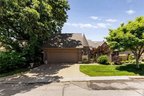 Photo of 12520 Cedar Street, Leawood, KS 66209 (MLS # 2622471)