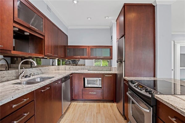 4550 WARWICK BLVD APT 208, KANSAS CITY, MO 64111 - Image 9e8f4ea2ca8c1bfbe7a5efb2b0e11fcb/1228570720