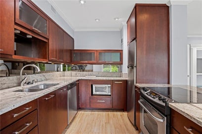 4550 WARWICK Boulevard 208 Kansas City MO 64111