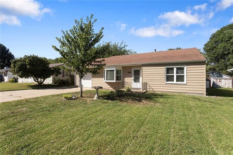 Photo of 1804 Cherokee Street, Leavenworth, KS 66048 (MLS # 2640746)