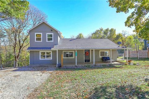 915 Dickinson Road, Independence, MO 64050 - #: 2583786