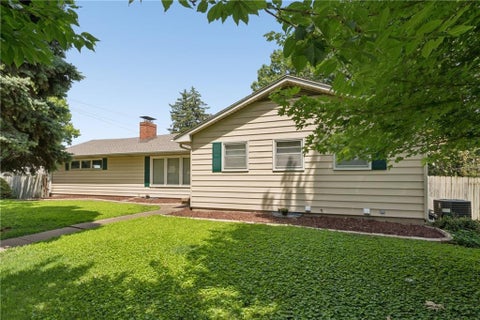 Photo of 5801 Floyd Street, Overland Park, KS 66202 (MLS # 2626410)
