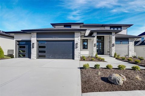 Photo of 15364 W 161st Terrace, Olathe, KS 66062 (MLS # 2591871)