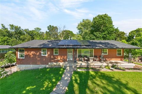 Photo of 6157 NE Meadowlane Circle, Oakwood Park, MO 64118 (MLS # 2626848)