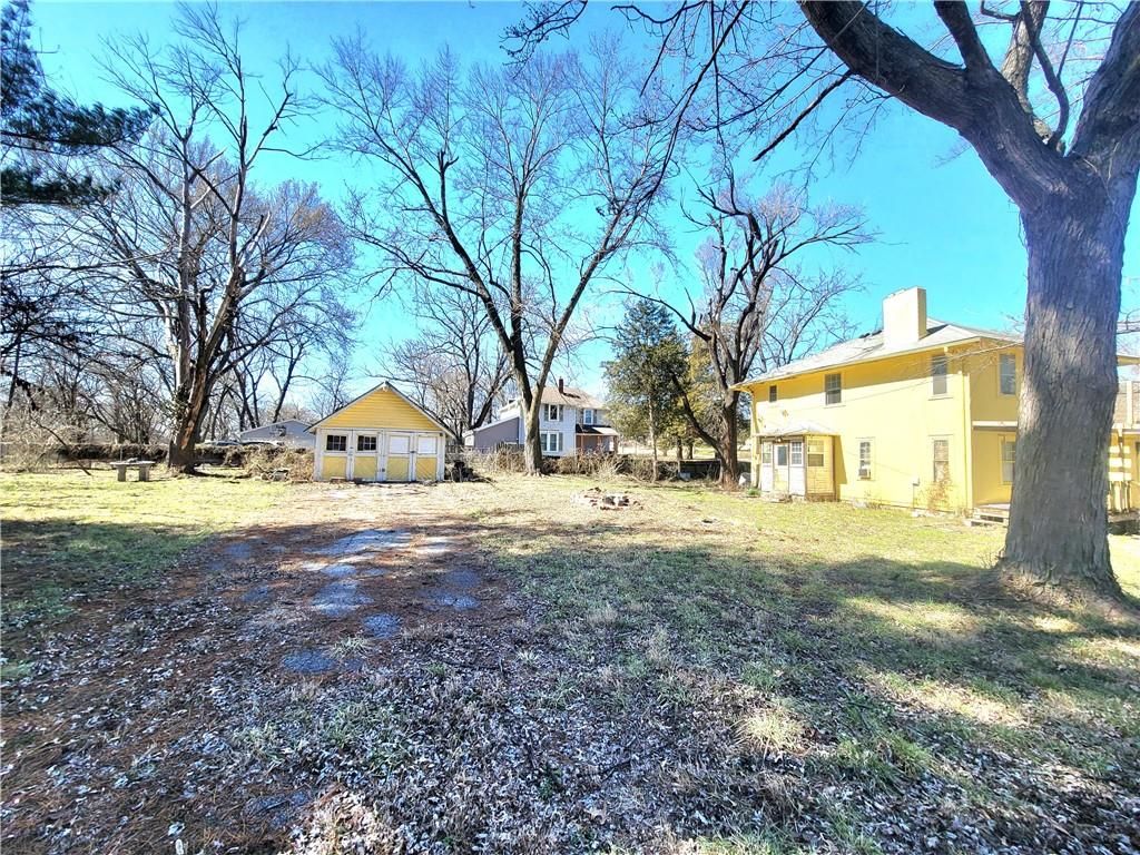 Photo of 1851 E 85th Street, Kansas City, MO 64132 (MLS # 2608690)