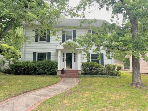 Photo of 409 N Park Boulevard, Independence, KS 67301 (MLS # 2620769)