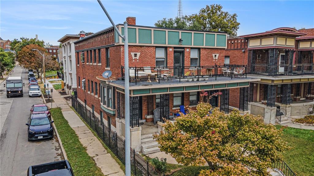 220 W Armour Boulevard