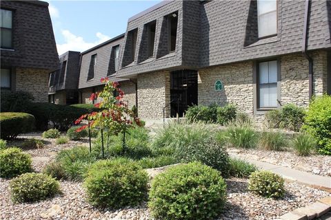 Photo of 7433 W 102nd Court, Overland Park, KS 66212 (MLS # 2565897)