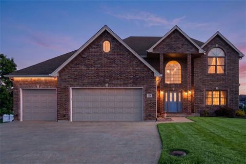 Photo of 4213 NE Kennesaw Ridge, Lees Summit, MO 64064 (MLS # 2615589)