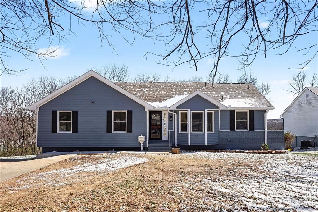 Photo of 12737 Cherry Street, Kansas City, MO 64145 (MLS # 2606876)