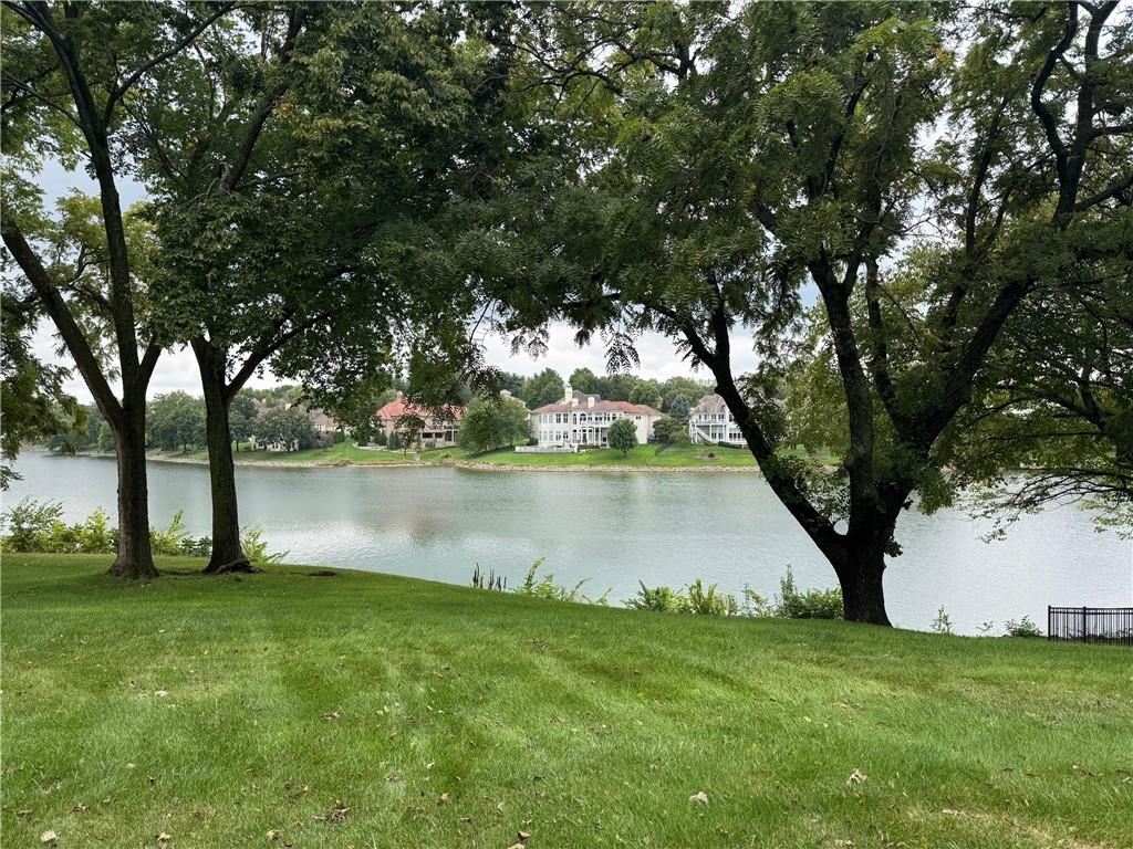 637 NE Shoreline Drive