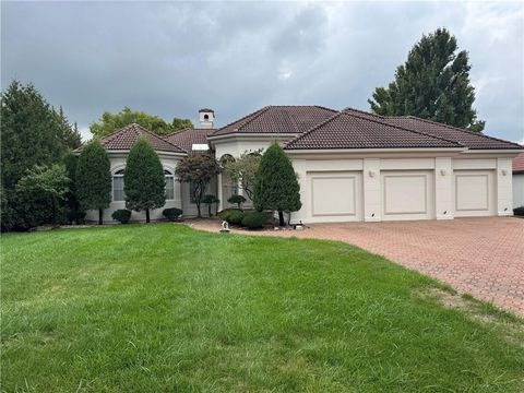 637 NE Shoreline Drive Lee's Summit MO 64064