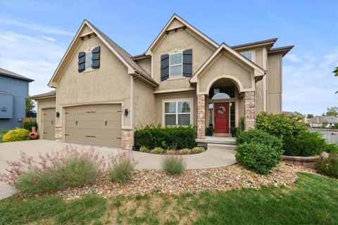 Photo of 1404 SW 41st Circle, Lees Summit, MO 64082 (MLS # 2644352)