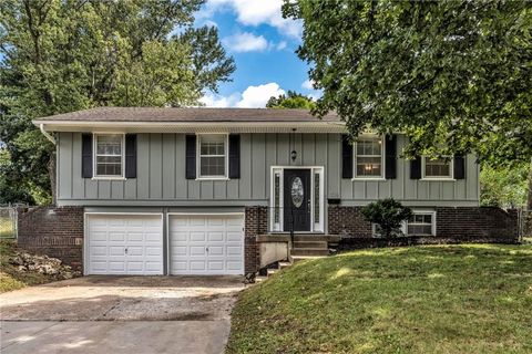 109 SW PINNELL Drive Lee's Summit MO 64081
