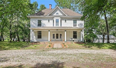Photo of 405 Fifth Street, Camden Point, MO 64018 (MLS # 2619893)