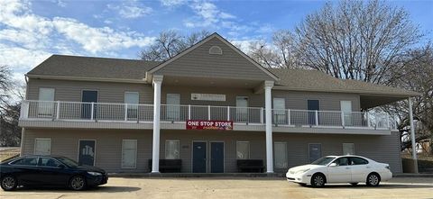 4370 N Oak Trafficway Kansas City MO 64116