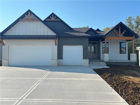 Photo of 20041 W 226th Terrace, Spring Hill, KS 66083 (MLS # 2641461)