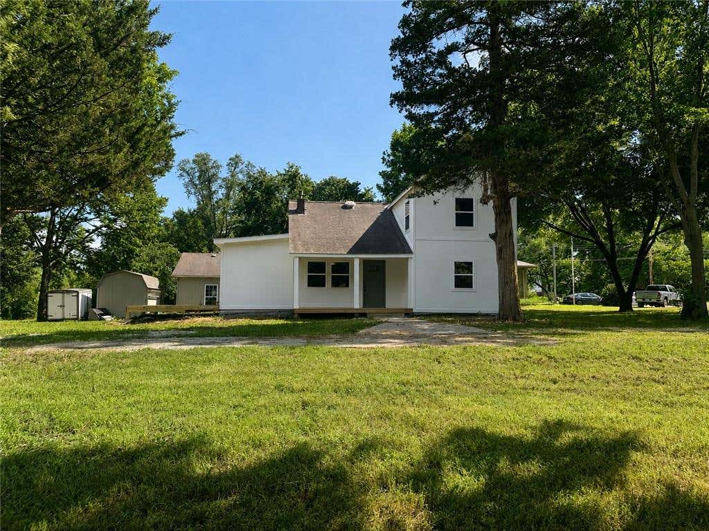 Photo of 201 E 5th Street, Edgerton, KS 66021 (MLS # 2632438)
