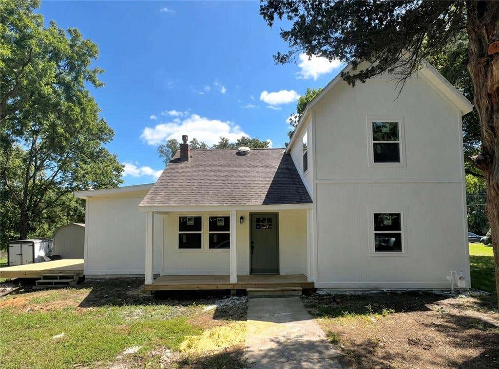 Photo of 201 E 5th Street, Edgerton, KS 66021 (MLS # 2632438)
