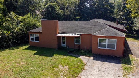 Photo of 2920 Pear Street, St Joseph, MO 64503 (MLS # 2643222)
