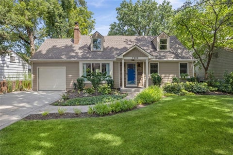 Photo of 7309 Canterbury Street, Prairie Village, KS 66208 (MLS # 2637349)