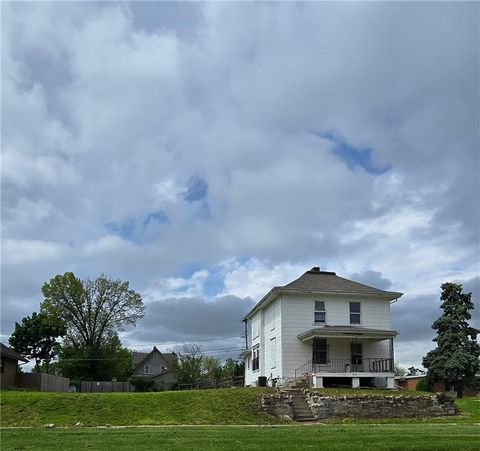 Photo of 2022 Van Brunt Boulevard, Kansas City, MO 64127 (MLS # 2616827)