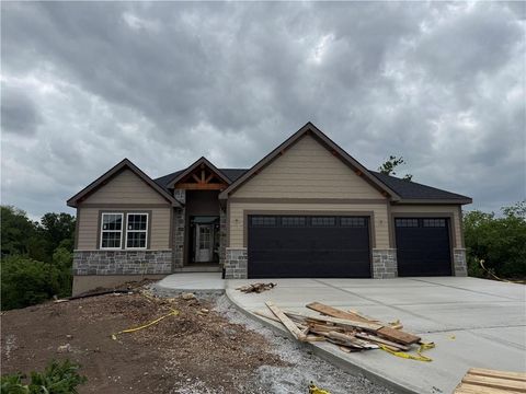 Photo of 31517 W 86th Court, De Soto, KS 66018 (MLS # 2620712)