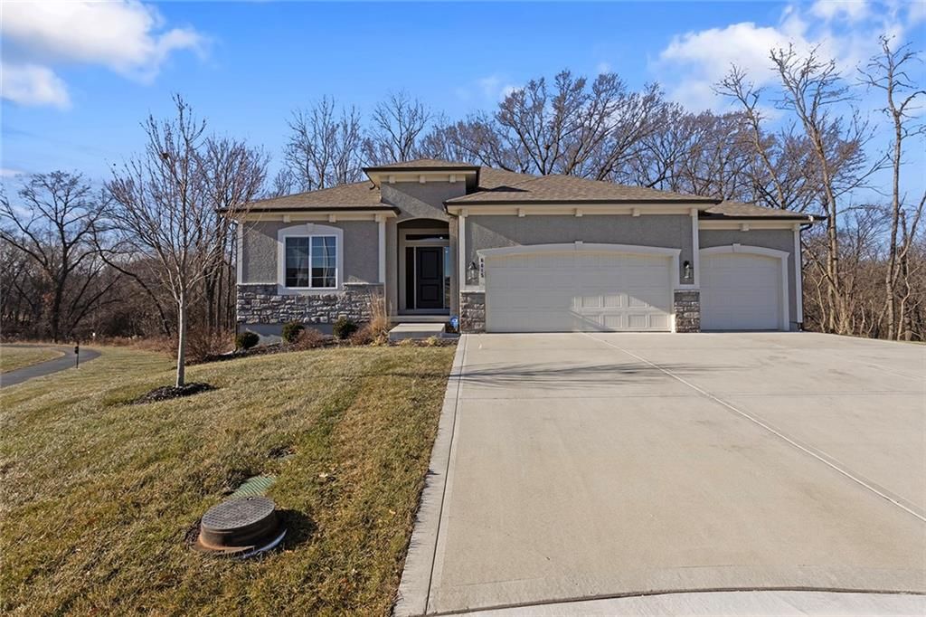 Photo of 6615 NW 107th Court, Kansas City, MO 64154 (MLS # 2591737)