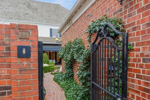 29 Compton Court Prairie Village KS 66208