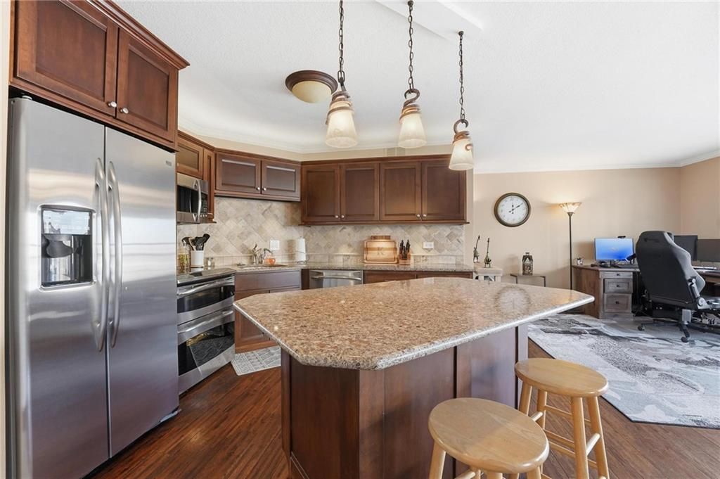 Photo of 310 W 49th Street #201, Kansas City, MO 64112 (MLS # 2598200)