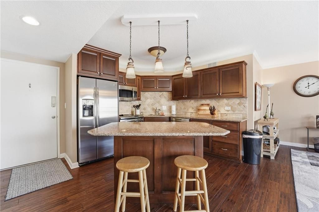 Photo of 310 W 49th Street #201, Kansas City, MO 64112 (MLS # 2598200)