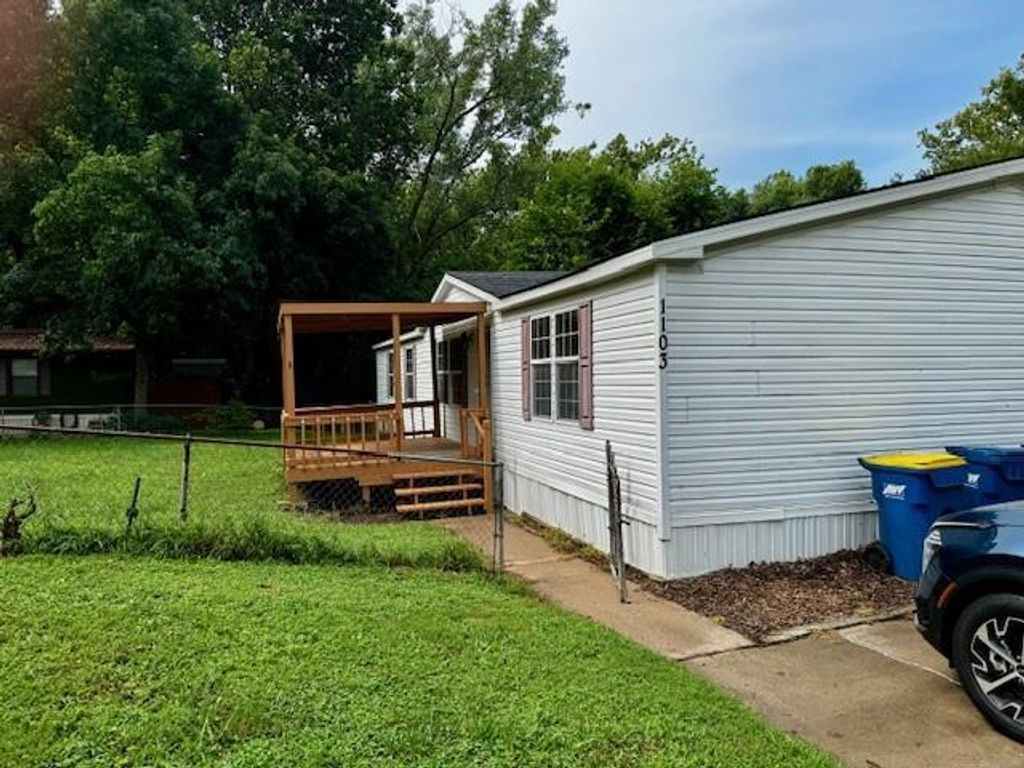 Photo of 1103 Pier Street, Liberty, MO 64068 (MLS # 2584335)