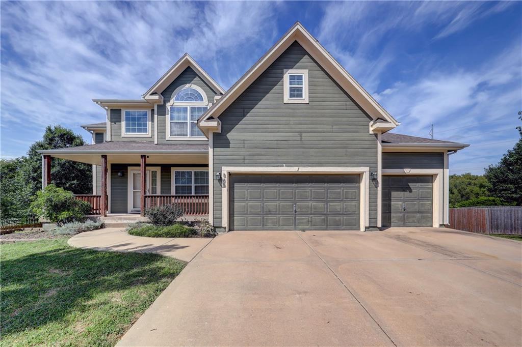 Photo of 866 N Maple Street, Gardner, KS 66030 (MLS # 2642683)
