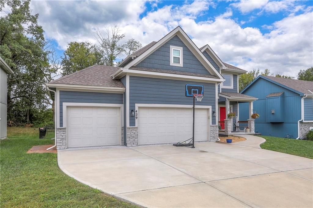 Photo of 429 Lilly Lane, Liberty, MO 64068 (MLS # 2579974)
