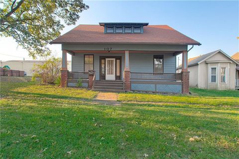 107 W Shawnee Street, Paola, KS 66071 - MLS#: 2535137